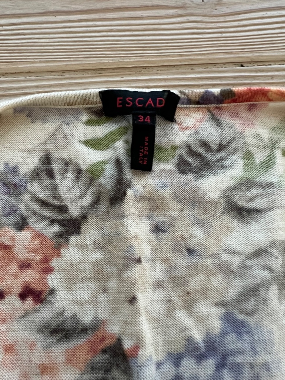 Escada Floral Knit Top. Wool, Silk, cashmere blend.  Size x-small - Picture 2 of 7